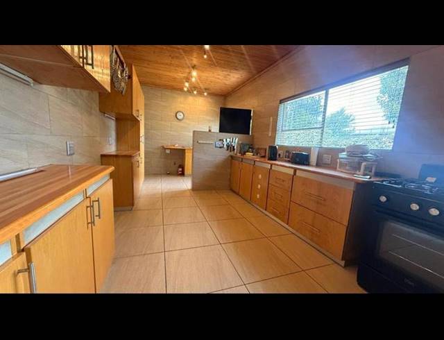 4 BEDROOM HOUSE FOR SALE IN KIBLER PARK